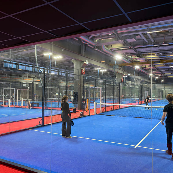 Bislett-elevene spiller Padel