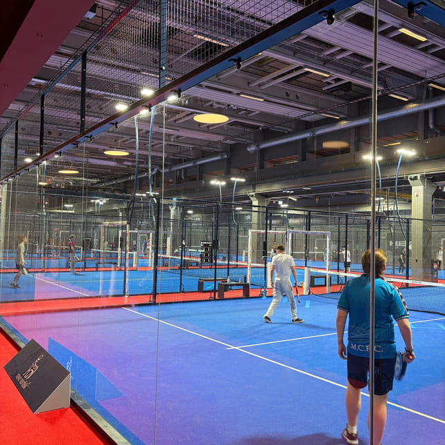 Bislett-elevene spiller Padel