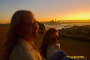 Silje Antonsen i solnedgang i New Zealand