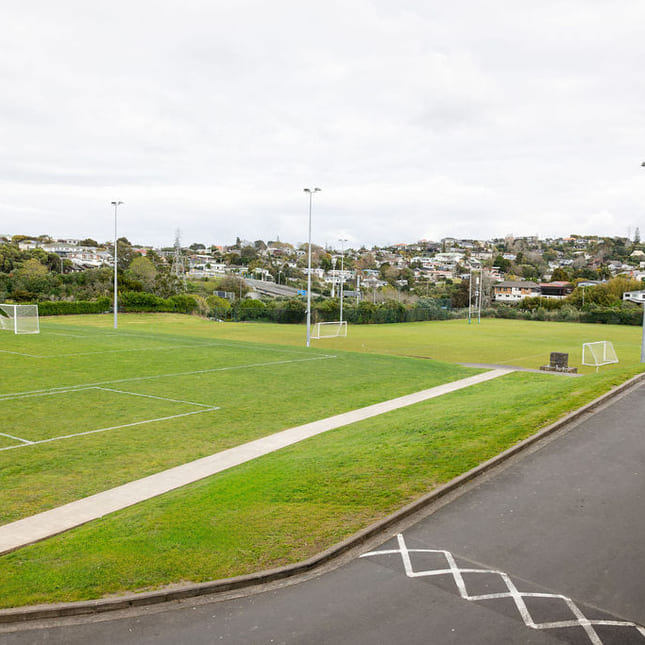 Fotballbane utenfor Onehunga High School